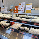 三日月屋 - 店内雰囲気
      種類豊富なクロワッサン
