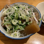 Fukube - モツ煮込みは臭みあるけど
                        モツ煮ってこういうものって意見もあるし。
                        モツも野菜もカットが大きくてダイナミックだよ。