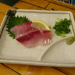 3つぼ - ヤズ（ブリ若魚）刺し身￥５００