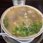 ラーメン げんこつ家 - こしょうを入れる前の配膳されたばかりのラーメン(¥550)