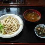 手打ち 山もとうどん - 肉つけうどん トッピングに山菜 \450