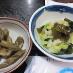 山昭鮨 - セットの酢の物と漬物