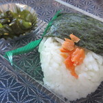 Ajidokorokuishimbou - 多賀城産ひとめぼれのおにぎり（鮭）