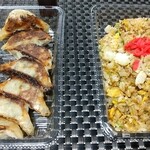 大陸 - ギョーザと炒飯(中)