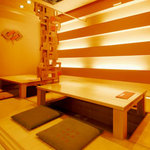 Shikaku Yagyouza Hompo - 掘りごたつ式のテーブル