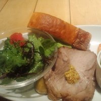 Osteria UVA RARA 横浜 - ワンプレートランチ（メインの肉とサラダ）