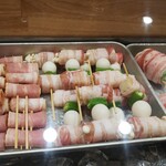 焼き鳥 ばかちん - ベーコン、えのき、レタス巻き