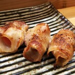 焼き鳥 ばかちん - ほど良い酸味がクセにトマト巻き