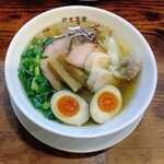 らーめん 鉢ノ葦葉 - 塩ちゃーしゅー麺 ＋ くんたま