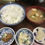 味のよし多 - 先に配膳