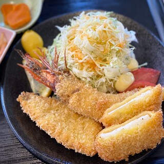 満足度抜群！絶品海鮮定食と至福の昼飲み