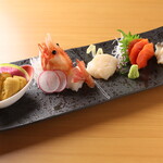 Assorted sashimi for one person (sea urchin and 4 other items)