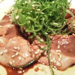 もつ吉 - レバ刺しアップ