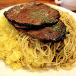 ラ・タベルナ - 牛肉の薄切りステーキ（バターライスとスパゲッティ添え）900円