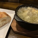 MILLE FIORI - カマンベールチーズのアヒージョ（バケット2ケ付き）（￥900）