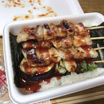 ハセガワストア - やきとり弁当（中）旨辛
      結構 辛かったです