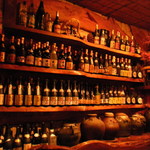 棚に並ぶ泡盛たち