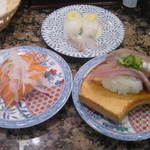 回転すし北海道 - サーモン１８０円、イワシ１８０円、やりいか姿１２０円