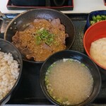 Yoshinoya - 牛たん麦とろ御膳。