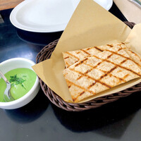 CICADA - フラットブレッドとディップ