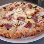 ブラッチェリー ロトンド - 鹿肉サルシッチャのピッツァ、個性ありながらも食べやすいバランス！