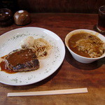 縁側屋 - ランチのハンバーグとカレー