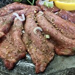 Yakiniku Meigetsukan - 上タン塩焼（2000円）