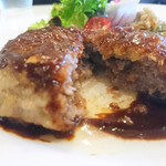 アーティザン - 脂溢れるハンバーグ