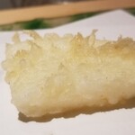 にい留 - (09)障泥烏賊(産地聞き忘れ、14日寝かせ)
      産卵期は春～初夏、旬は初春～夏、寿命1年
      身に厚みがあるので大型の雄でしょう
      モチモチとした食感で甘みも強い
      もっちりと軟らかく甘い、これもレアな火入れ