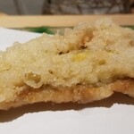 にい留 - (16)ぎんぽ(愛知県三河産)(1年もの)
      産卵期は秋～冬、旬は春～夏
      ウツボが短くなった様な見た目
      丁寧な骨切りが施された身をバリッと揚げて、皮にはそれほど火入れせず濃厚な旨みを楽しめる仕上げ