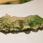 にい留 - (17)アスパラガス(穂先)(山形県産)
      旬は春～初夏
      穂先側はレアな火入れでシャキシャキとした食感と甘さを両立した仕上がり。