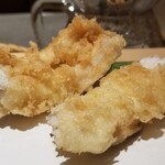 にい留 - (21)真穴子(産地聞き忘れ)
      産卵期は初夏～初秋、旬は夏～秋
      ホクホクに揚がり湯気が立ち昇ります。
      旨みと甘みが強烈でザ・天風良ですね。
      いつも通りのブッチギリの美味しさ♪