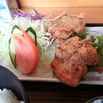 くつろぎ亭ひこべえ  - 若鶏のから揚げ　サラダ添え