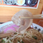 くつろぎ亭ひこべえ  - チャーシュー、持ち上げ