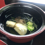 萬歳屋 - まずは肝吸いで 　心を落ち着けますがオクラ＆湯葉入りで上質だな〜