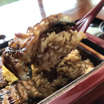 萬歳屋 - 味が全く別物で醤油辛さは無くほろりと甘味を感じる上質なタレ！