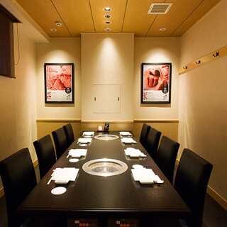 Fully equipped with private rooms that are useful for entertaining and important dinners.