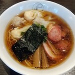 八雲 - 特製ワンタン麺ハーフ黒だしと切り落としチャーシュー