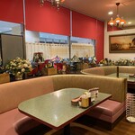 二葉會館 サンセール - 人気のソファ席。4-5名までお座りになれます。皆さんで楽しく食卓を囲んで。