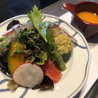 肉割烹 ベンケイ - 『旬のサラダ    自家製人参ドレッシング』