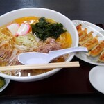 麺屋 虎之助 - 料理写真:季節限定冷たい肉中華(太麺・大盛)+ギョウザ