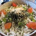 Asakusa Shokudou - 「釜あげしらす丼」は、まるで個性的な花魁のように、独特のビジュアル。