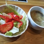 KAKURA - カルビ丼のサラダとスープ
