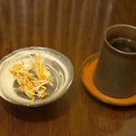 付け出しとお茶