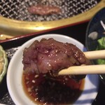 個室焼肉 晩翠 - 自家製の葱ニンニクだれに
      ひと泳ぎさせて。。(*ﾟ∀ﾟ*)