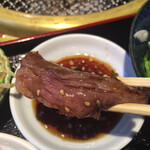 個室焼肉 晩翠 - 自家製の葱ニンニクだれに
      ひと泳ぎさせて。。(*ﾟ∀ﾟ*)