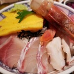 鮮魚釜飯 ヒカリ屋 - 海鮮丼。