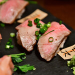 肉系居酒屋 肉十八番屋 - 【炙り肉寿司4種(2人前)＠1,980】肩ロース