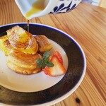 토우보우유우 카페 Cafe stand tOt - 부드럽고 촉촉한 프렌치 토스트