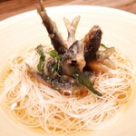 炭火割烹 白坂 - ⚫稚鮎素麺　鮎が泳いでいる❗